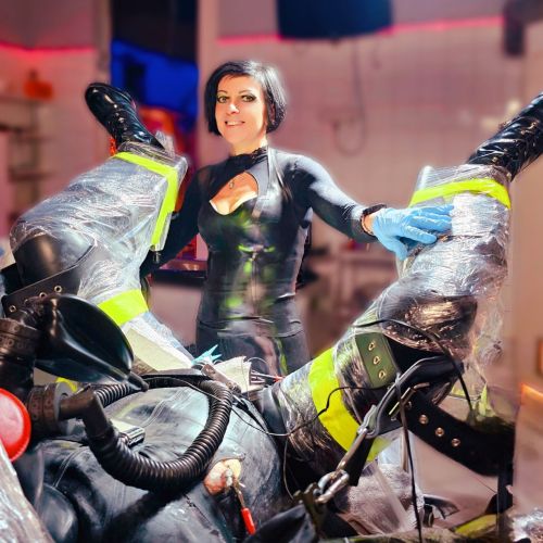 Galeriebild 1 von Bizarrärztin Lady Dana