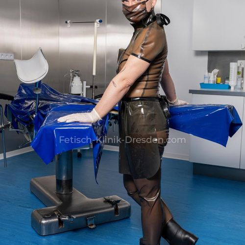 Galeriebild 7 von Patientin und Bizarrtherapeutin Luva