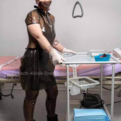Galeriebild 6 von Patientin und Bizarrtherapeutin Luva