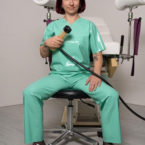 Galeriebild 4 von Patientin und Bizarrtherapeutin Luva