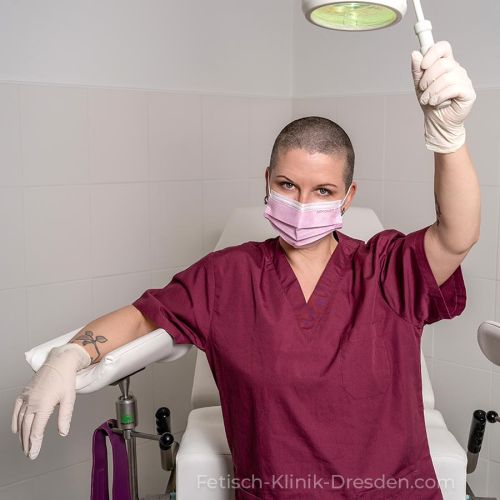Galeriebild 3 von Patientin und Bizarrtherapeutin Luva
