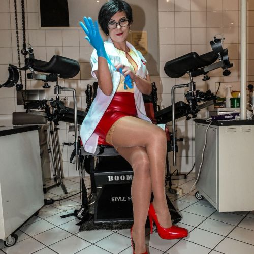 Galeriebild 1 von Bizarrärztin Lady Dana