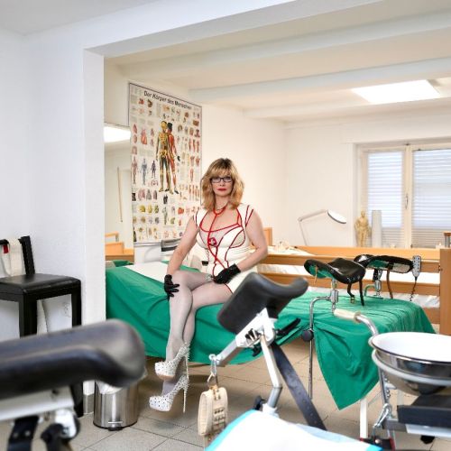 Galeriebild 1 von Dr. Lady Iris