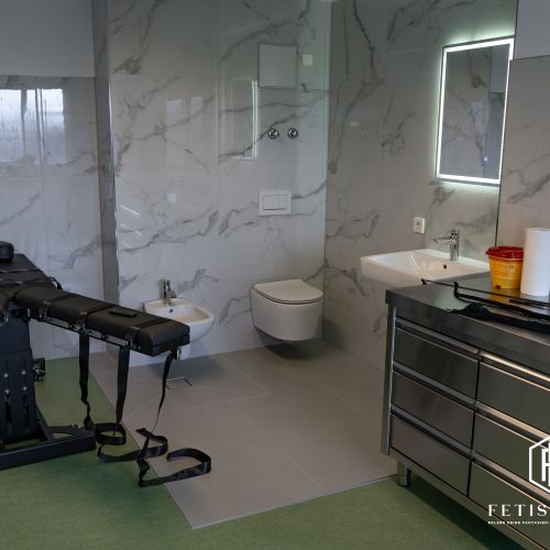 Galeriebild 4 von Fetish Farm